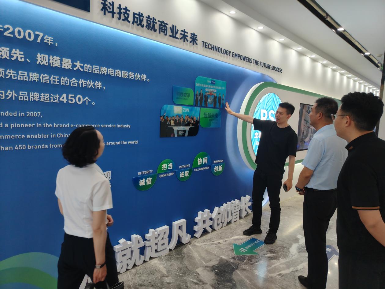 區(qū)人社局與陜西理工大學(xué)簽訂人才與戰(zhàn)略合作協(xié)議4.jpg